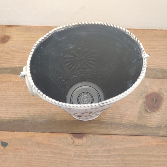 Upcycled Hand Painted Metal Distressed Daisy Vase - Picture 6 of 7